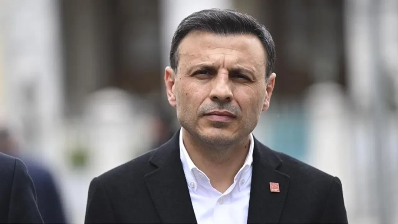 CHP İstanbul İl Başkanı seçilen Özgür Çelik mazbatasını aldı
