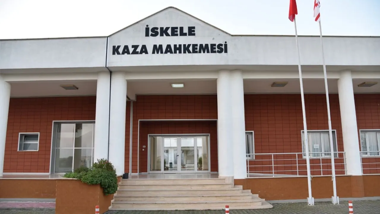 "Askeri yasak bölgeyi ihlal" suçlamasıyla yargılanan 2 Kıbrıslı Rum'un davası ertelendi