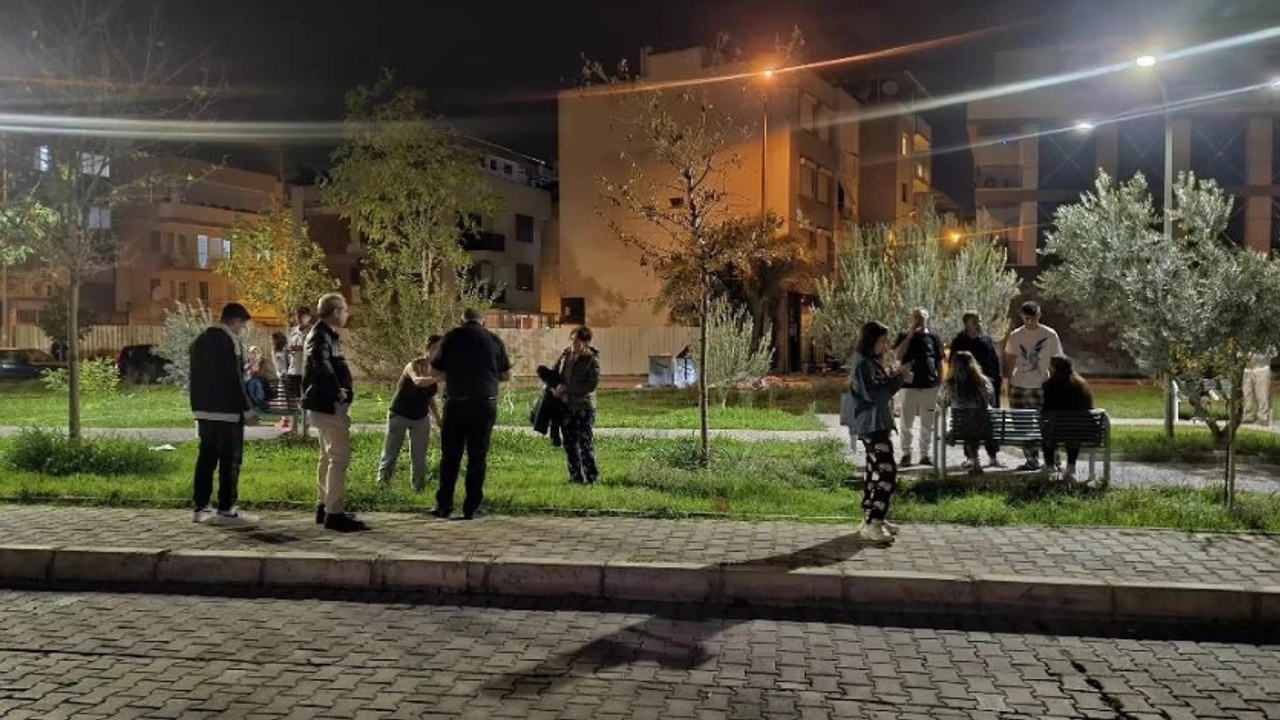 Balıkesir'de 6,1 büyüklüğünde deprem: Can kaybı yok, 3 bina ve 1 dükkan yıkıldı