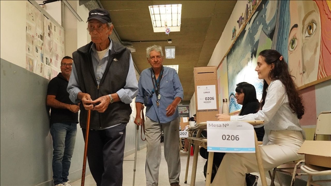 Arjantin'de halk, parlamento seçimleri için sandık başına gidecek