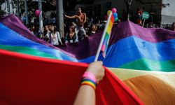 Yunanistan’da eşcinsel evlilik yasallaştı