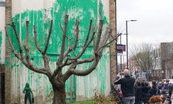 Banksy'nin Londra'daki yeni eserine ziyaretçi akını