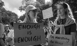 Avustralya'da kadına yönelik şiddete karşı yürüyüş düzenlendi
