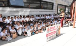 23 Nisan İlkokulu 1. sınıf öğrencileri, Girne Belediyesi Hayvan Barınağı ve Rehabilitasyon Merkezi’ne mama bağışı yaptı