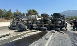 Girne-Değirmenlik ana yolunda beton mikseri devrildi, 1 yaralı