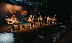 Mehmetçik Üzüm Festivali’nde Kıbrıs Gecesi yapıldı, Grup Otantik sahne aldı