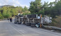 Tatlısu-Geçitkale ana yolunda beton mikseri devrildi, yaralanan olmadı