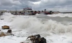 Denizlerde şiddetli rüzgar bu geceye kadar devam edecek