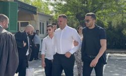 SON DAKİKA! Halkın Partisi MYK üyesi Ahmet Tokatlıoğlu az önce Girne Kaza Mahkemesine çıkarıldı.