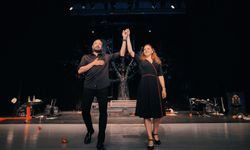 Kıbrıs Tiyatro Festivali kapsamında “Aşk Biter mi?” oyunu KÜKOM’da sahnelendi