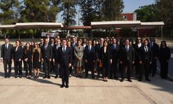 Türkiye İş Bankası 101. kuruluş yıl dönümünde Atatürk Anıtı'na çelenk koyuldu