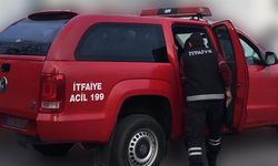 Haspolat’ta park halindeki dozere çarpan otomobil yandı