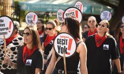Anayasa Mahkemesi’nin kararı Mahkemeler önünde alkışlarla karşılandı