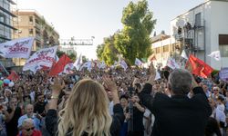 Lefkoşa’da binler, Tufan Erhürman’la “Yeni Dönem” için yürüdü!
