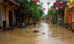 Vietnam'da şiddetli yağışların neden olduğu sellerde 55 kişi hayatını kaybetti