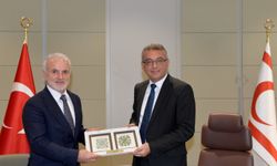 Cumhurbaşkanı Erhürman, TBMM Futbol Takımı heyetini kabul etti