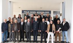 Emekliye ayrılan polis mensuplarına plaket ve hizmet belgeleri takdim edildi