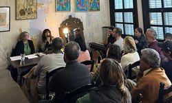 Neşe Yaşın’ın Şiirleri Rüstem Kitabevi’nde Dört Dilde Seslendirildi