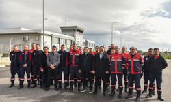 KTAMS ve KAMUSEN Ercan Havaalanı İtfaiye Birimi önünde açıklama yaptı