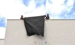 KTMMOB ve KTÖS siyah bayrak astı