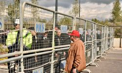 Eylemciler, Fiber optik protokolüne karşı Meclis önünde toplandı