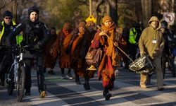 Buddist rahiplerin 108 günlük 'Barış Yürüyüşü' Washington’da sona erdi