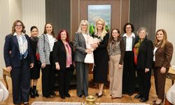 Nilden Bektaş Erhürman, ‘Makamer Seslerin Özgürlüğü Korosu’ şef ve üyeleri ile bir araya geldi