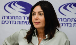 İsrail'in Kıbrıs Cumhuriyeti vatandaşlarını tahliyesi Filistin destekçisi mürettebatın itirazına takıldı