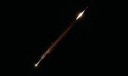 İran Devrim Muhafızları Ordusu, İsrail'e yeni dalga füze saldırılarına başladı