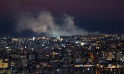 İsrail ordusu Lübnan'ın güneyindeki Kasımiye Köprüsü'nü bombaladı