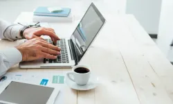 İspanya'da kamunun haftalık çalışma saati 37,5'ten 35'e indirildi