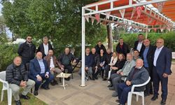 Nahi̇t Öncü Gazi̇mağusa i̇lçe teşkilatını yi̇ne bayramda bi̇r araya getirdi