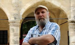 Yaşar Ersoy yazdı: Bu büyük ve hayati seçim çağında 27 Mart Dünya Tiyatro Günü...