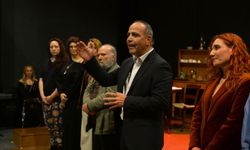 LBT, Dünya Tiyatro Günü'nde "Bir İhtimal Kabare" oyunuyla seyircisiyle buluştu