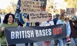 Kıbrıs’ın güneyinde İngiliz üslerine karşı yürüyüş