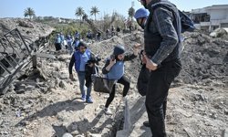 İsrail ordusu Lübnan'ın güneyindeki Kasımiye Köprüsü'nü bir kez daha bombaladı