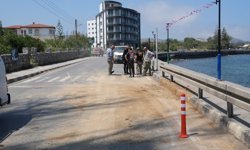 Lefke Belediyesi, Ecevit Caddesi’nde çöken yolu onardı