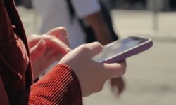 İngiltere, okullarda cep telefonu yasağını yasal hale getirecek