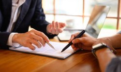 İngiltere'de 200 binden fazla kişi, hükümete Palantir şirketiyle bağları kesme çağrısı yaptı