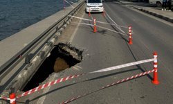 Gemikonağı sahil yolunda çökme