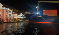 İstanbul Boğazı’nda gemi paniği: Yalıya metreler kala durdu