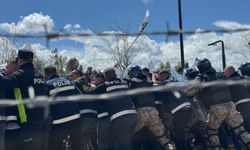 Meclis önünde kritik anlar: Eylemciler güvenlik önlemlerini aştı