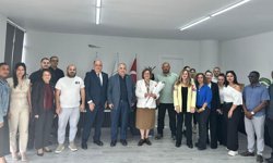 Dr. Tomris Mahirel’e yılın annesi ödülü verildi