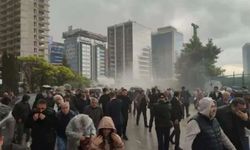 CHP Genel Merkezi önünde partililere plastik mermi ve biber gazıyla müdahale