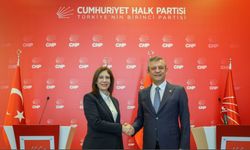 Sıla Usar'dan Özgür Özel'e destek