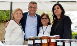 Cumhurbaşkanı Tufan Erhürman, 8. Karşıyaka Taş Armudu Festivali’ne katıldı