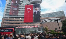 CHP’de kurultay talebiyle toplanan imzalar teslim edildi