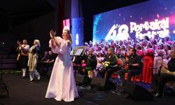 Bahar Esintileri Sanat Derneği Korosu Portakal Festivali’nde konser verdi
