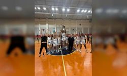 Girne Belediye Başkanı Şenkul, Kadınlar Basketbol Ligi şampiyonu Akdeniz Spor Birliği’ni kutladı