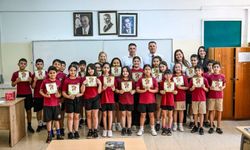 “Karlina’nın Hikayesi” öğrencilere karne hediyesi olarak dağıtıldı